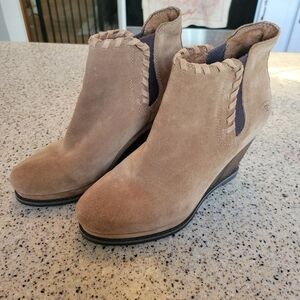 Ariat Womens SZ 8B Suede Wedge Heels